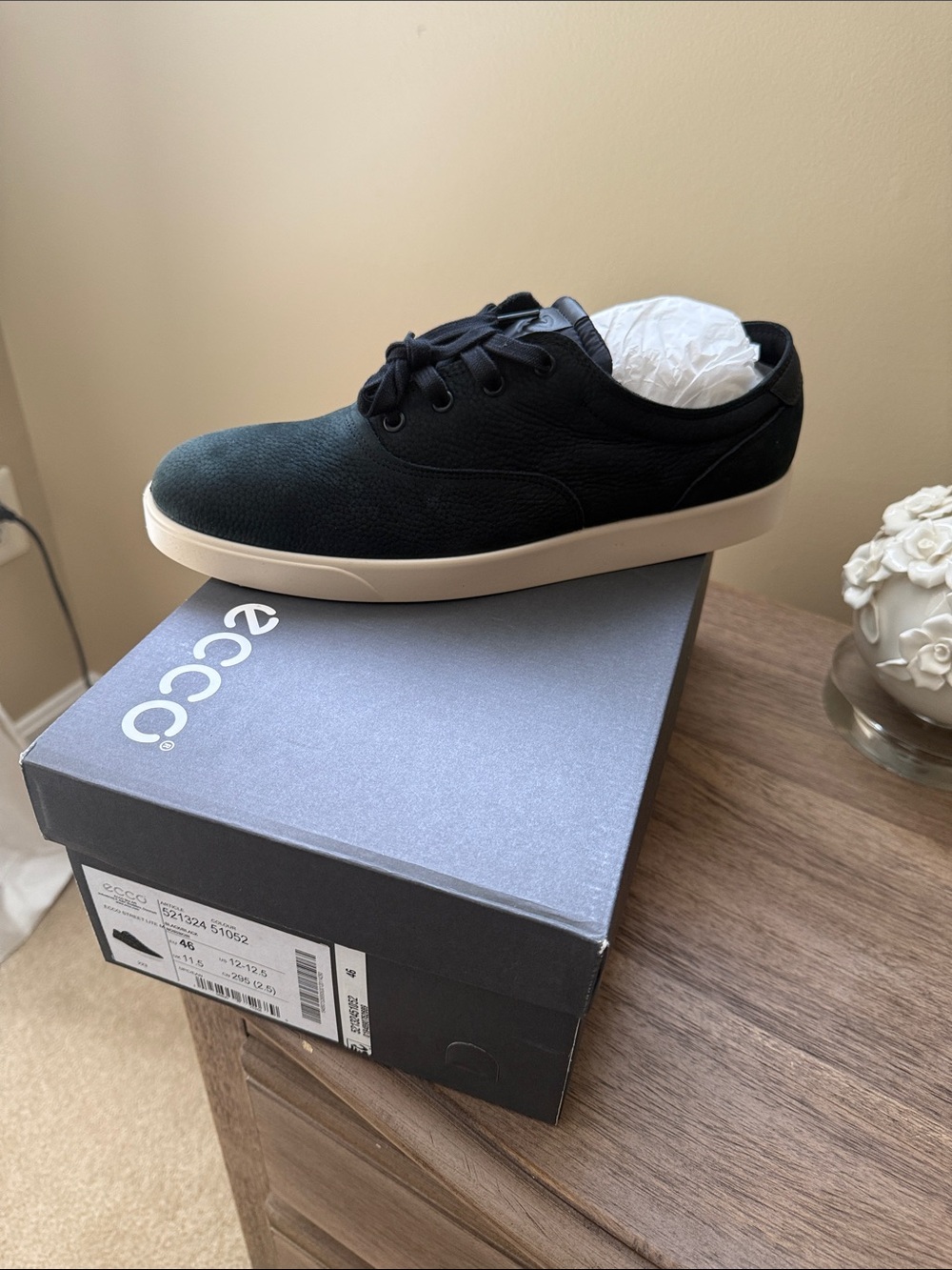 Ecco Black Leather Low-Top Sneakers with Off-White Sole